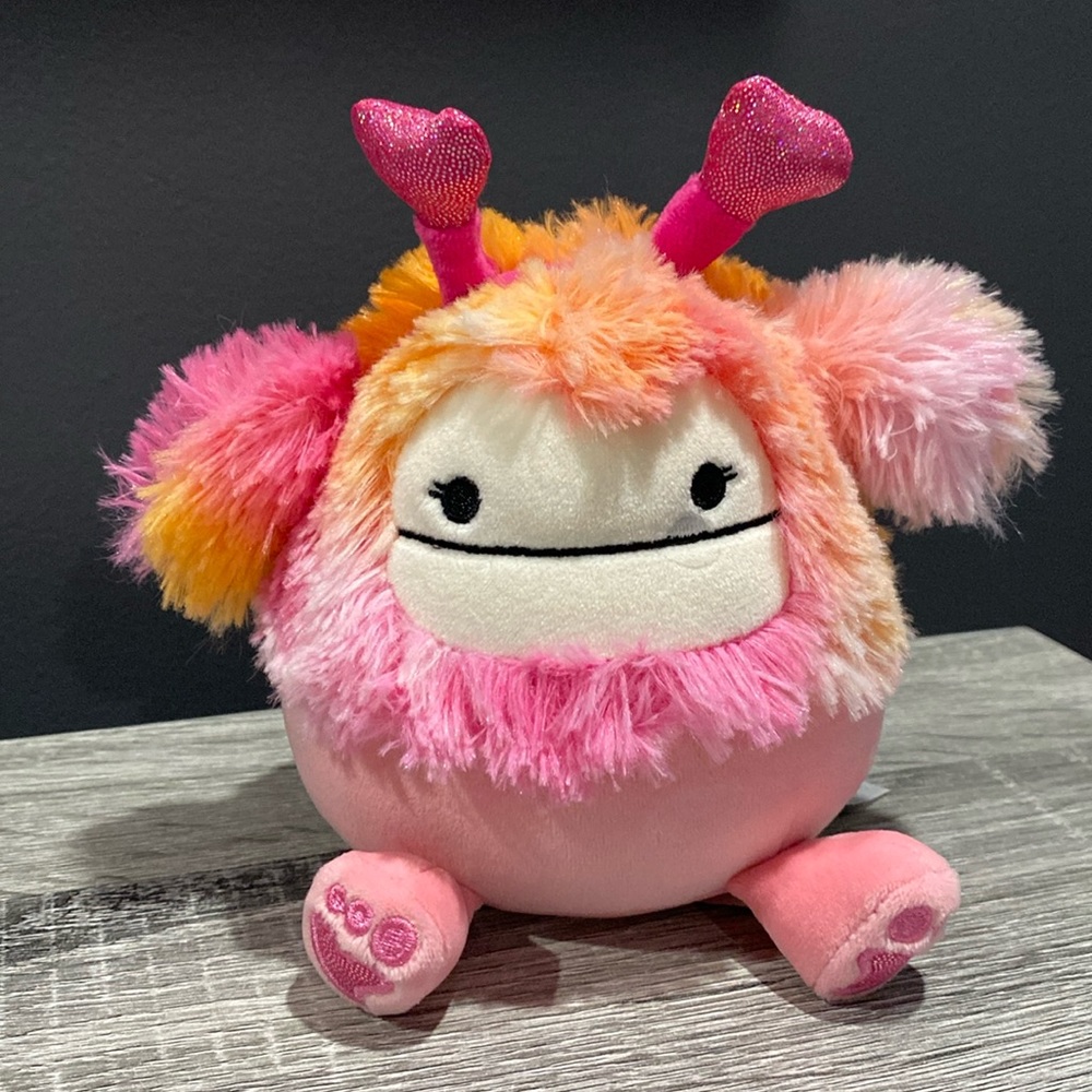 Squishmallows | Valentines Caparinne the Big Foot (5”) - Stuffed Plush Toy